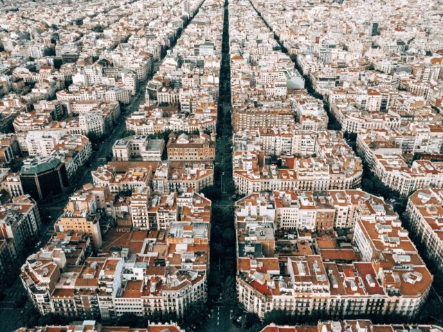 Fomento pide al Ayuntamiento de Barcelona paralizar el programa “superilla” y abrir un diálogo constructivo con los agentes económicos